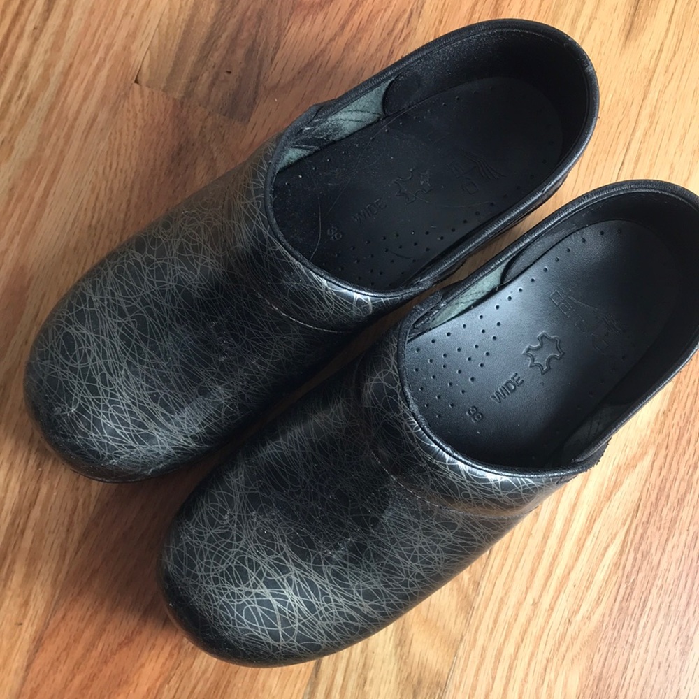 Dansko Clogs 39 wide